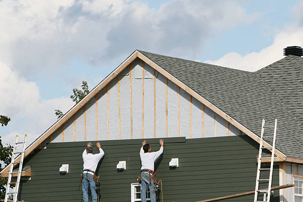 Professional Siding Repair technician working in Warren, OH